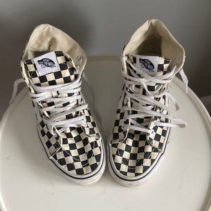 Vans BlackWhite checkered hightop. Slightly used, great condition